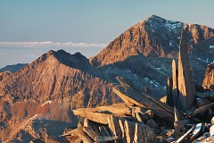Castell y Gwynt spikes of rock with Snowdon behind